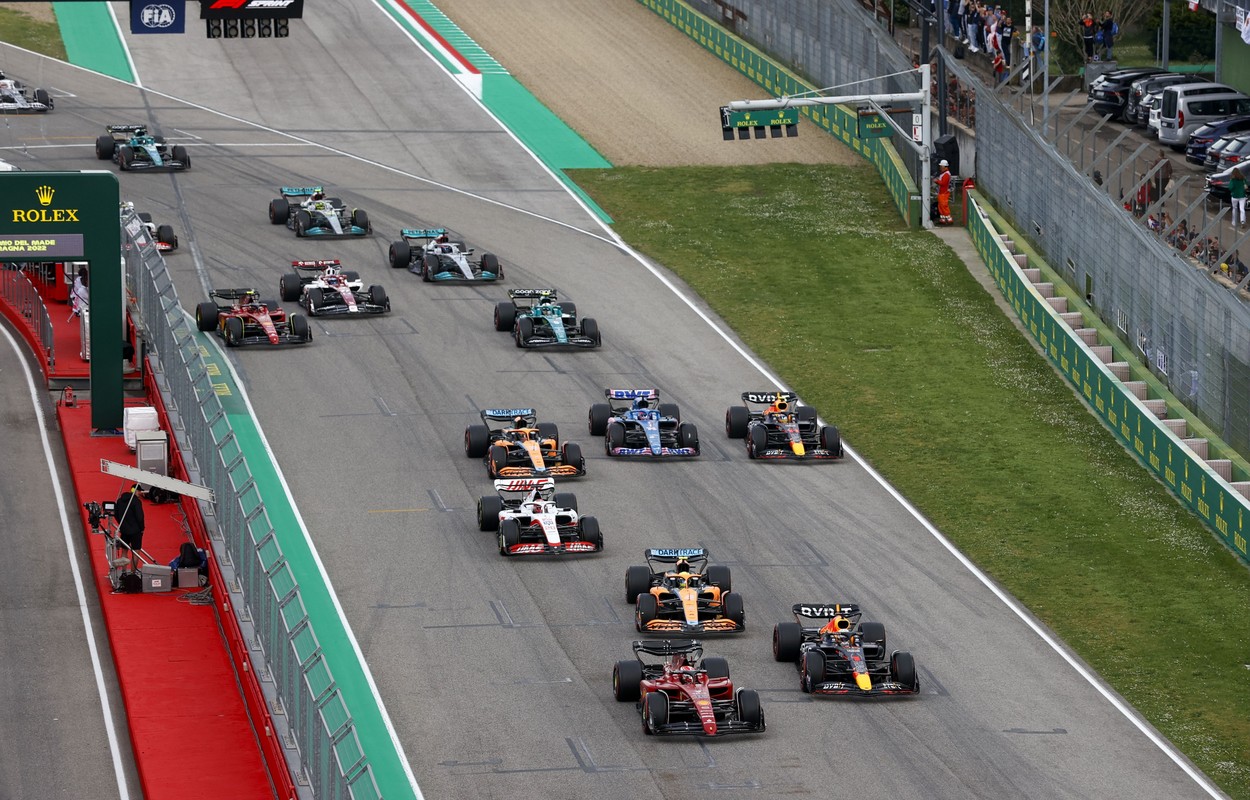 Septuplu campion F1, în pericol să fie exclus din circuit din cauza piercingurilor și bijuteriilor