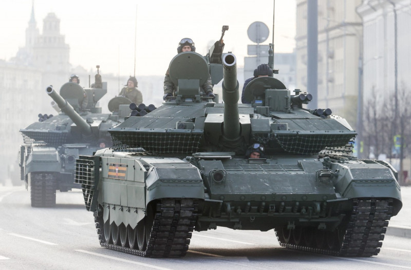 Military hardware heads for dress rehearsal of Victory Day parade in Moscow