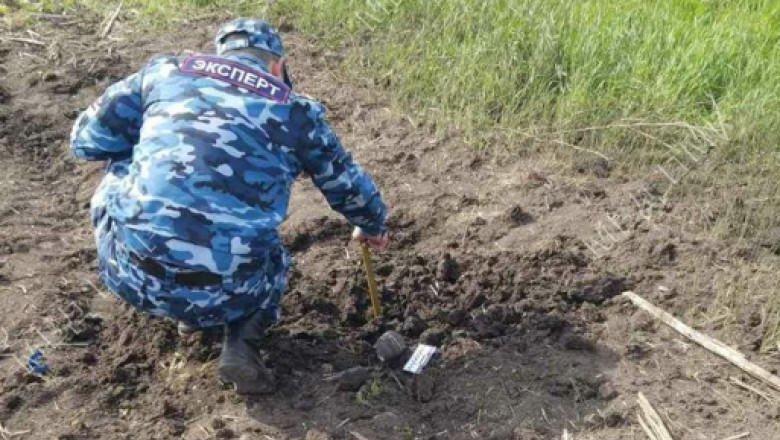 Un militar la locul unei explozii în Transnistria.