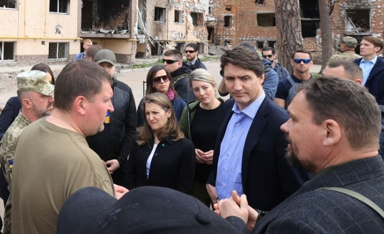 FOTO. Premierul canadian Justin Trudeau, aflat în vizită surpriză în Ucraina, anunță redeschiderea ambasadei