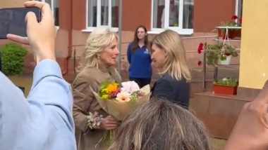 Jill Biden se salută cu Olena Zelenska