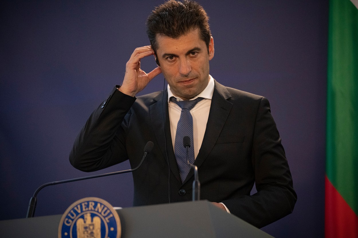 Guvernul bulgar condus de Kiril Petkov a fost dat jos prin moțiune de cenzură