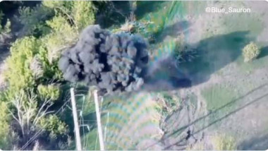 nor de fum dupa ce un tanc rusesc calca pe o mina in ucraina