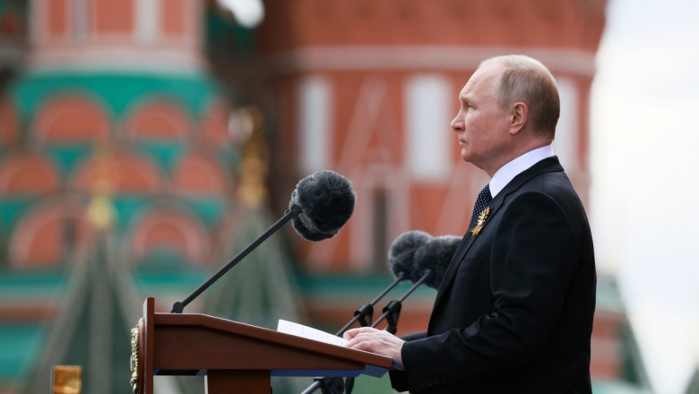 Vladimir Putin susține un discurs în Piața Roșie din Moscova