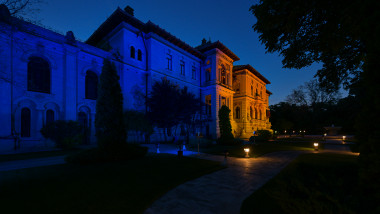 Palatul Cotroceni a fost iluminat luni seara în albastru și galben, culorile steagului Ucrainei. Inițiativa a avut loc de Ziua Europei.