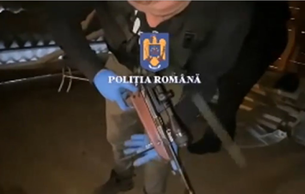 Record de arme și droguri, confiscate în România. Peste 1.000 de arme au fost ridicate de polițiști în 3 luni