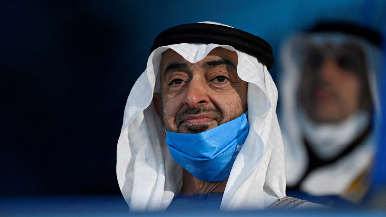 Mohammed bin Zayed cu masca sub barbie