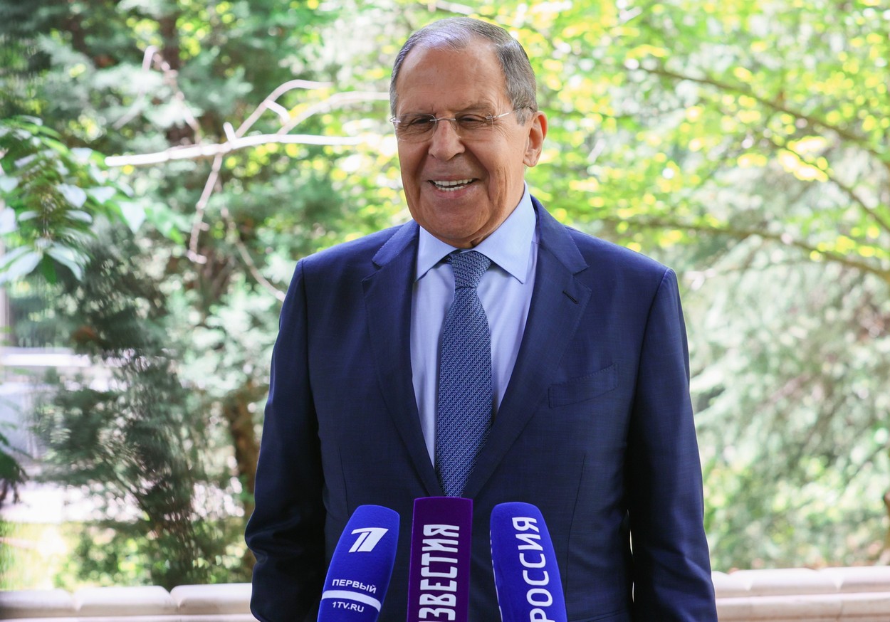 Serghei Lavrov îi trimite pe jurnaliști să vorbească cu papagalii - VIDEO