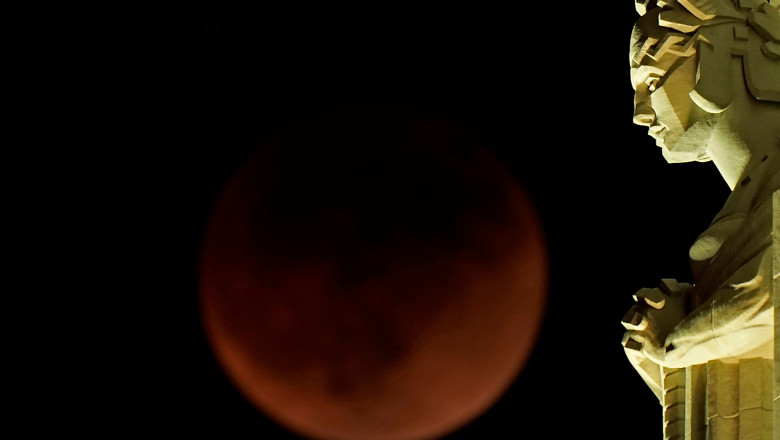 VIDEO&FOTO  Cum arată „Luna Sângerie”. Primele imagini cu eclipsa totală, surprinse pe mapamond. Fenomenul, vizibil și din România