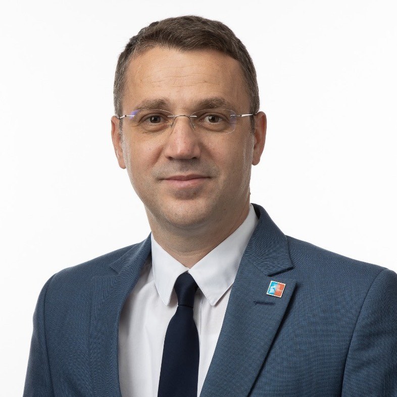 Statul plin de șefi