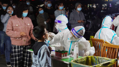 Changzhou, China. 10th May, 2022. A medical worker is seen conducting a Covid-19 nucleic acid sampling for a child. The Chinese mainland on Monday reported 349 confirmed local COVID-19 cases, of which 234 were in Shanghai, the National Health Commission s