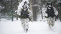 Militari finlandezi în zăpadă.