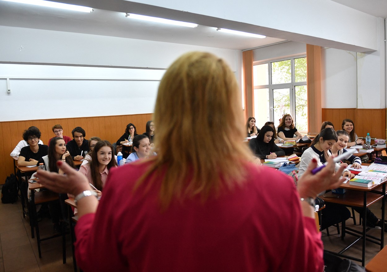 Meditațiile cu profesorul de la clasă vor fi interzise prin lege. Cîmpeanu: Interdicția ar putea fi aplicată din anul școlar 2022-2023