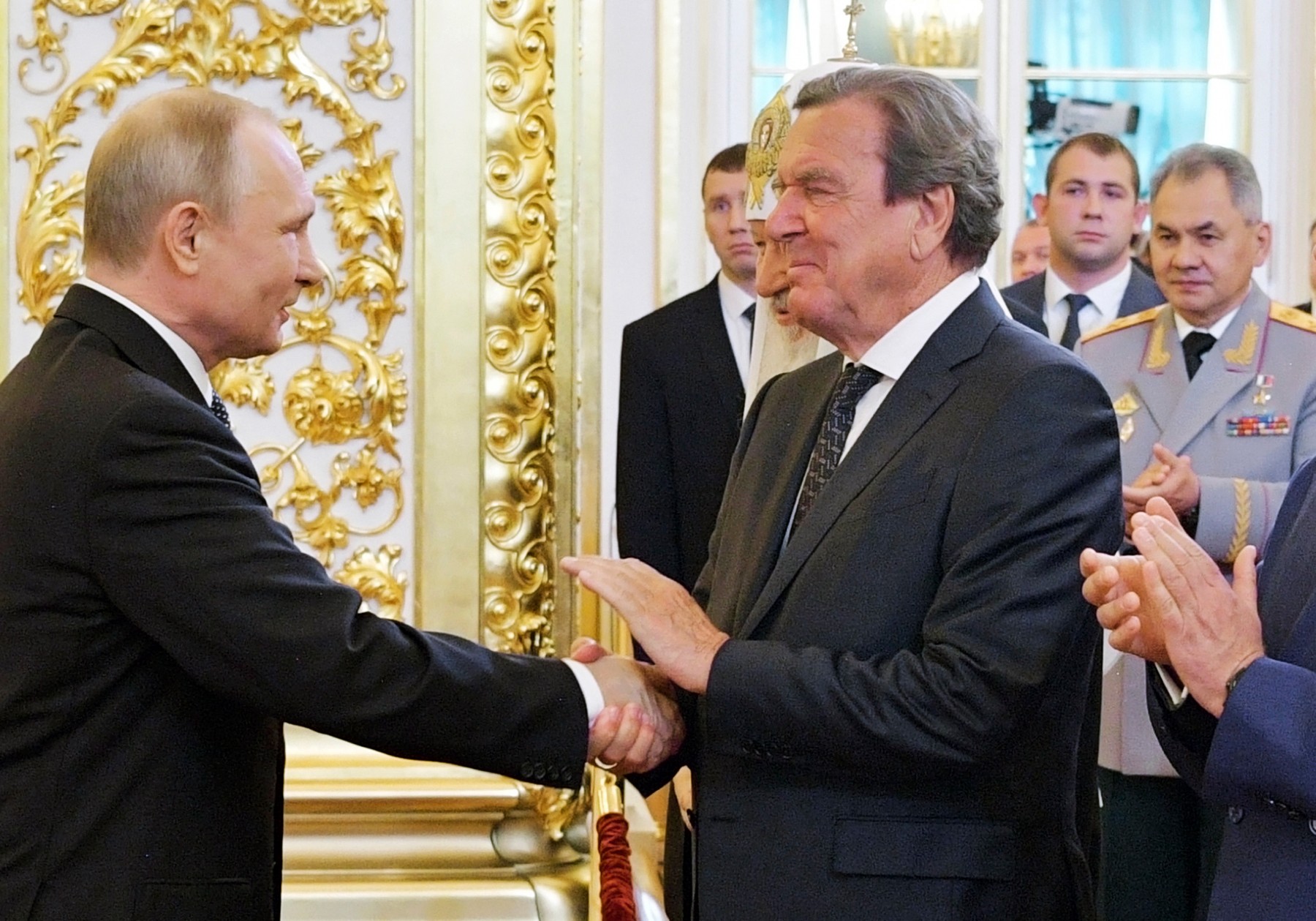 Germania vrea să îi taie privilegiile de fost cancelar lui Gerhard Schroeder din cauza apropierii sale de Putin
