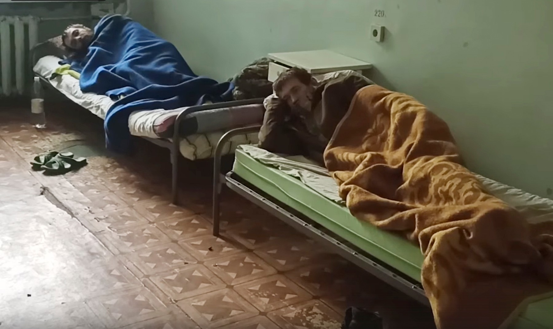 Rușii au publicat primele imagini din spital cu soldații ucraineni care au părăsit Azovstalul. În ce condiții sunt tratați răniții