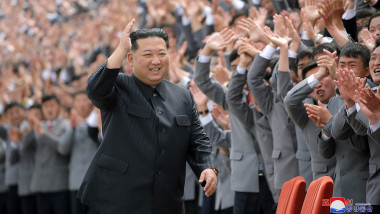 Kim Jong Un salută lumea