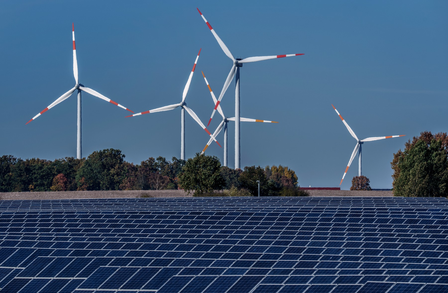 Ministerul Energiei prelungește cu 30 de zile al doilea apel pentru noi capacităţi de producere a energiei din surse regenerabile