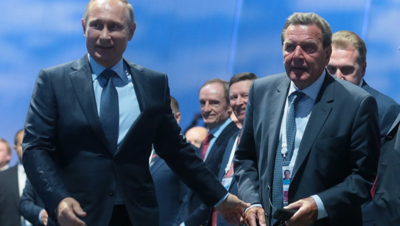 Fostul cancelar german Gerhard Schröder si Vladimir Putin.