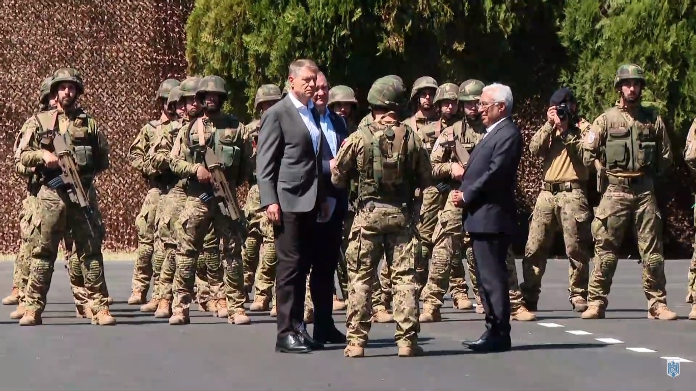 Iohannis și Costa au vizitat baza militară de la Caracal: Războiul Rusiei împotriva Ucrainei ne-a pus în fața unei noi realități