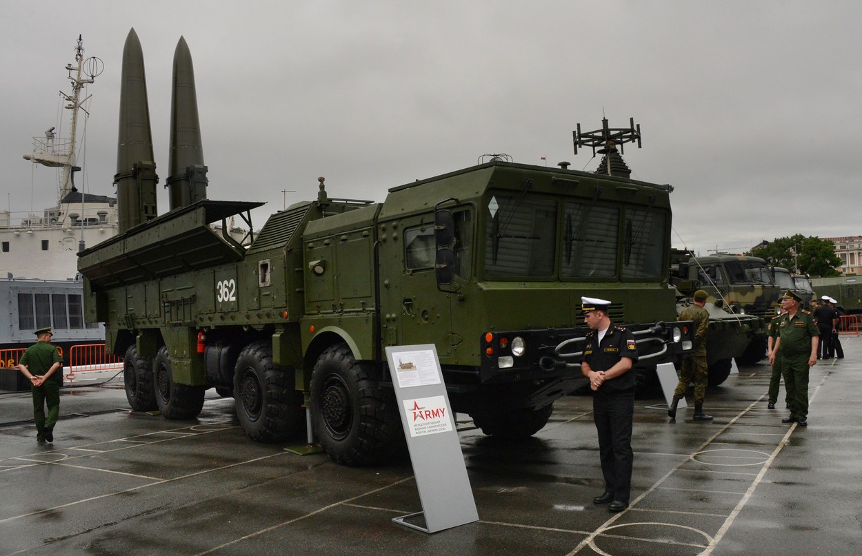 Belarusul se înarmează. A achiziţionat din Rusia sisteme antiaeriene S-400 şi rachete Iskander