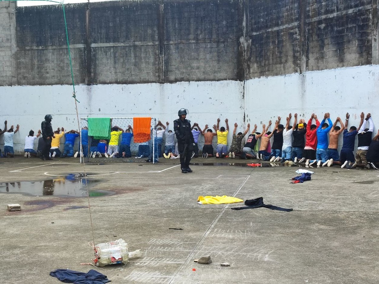 Masacru într-o închisoare din Ecuador: Peste 40 de deţinuţi au fost uciși. Violenţele au fost urmate de o evadare în masă