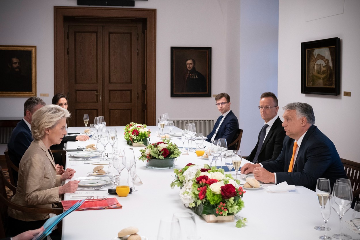 Ursula von der Leyen anunță „progrese” după cina cu Viktor Orban unde au discutat embargoul UE asupra petrolului rusesc
