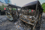 Autobuze distruse prin incendiere