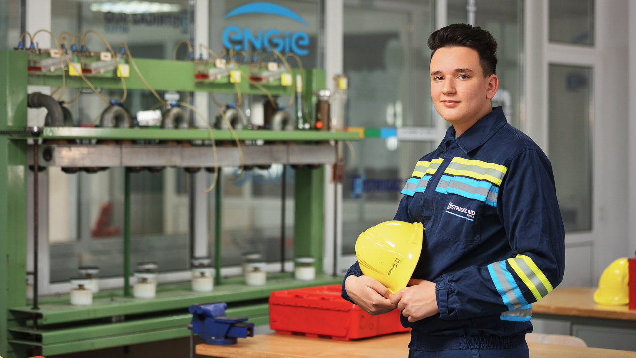 (P) ENGIE recrutează 50 de elevi pentru a învăța meseria de instalator. Elevii primesc până la 1.050 de lei/lună