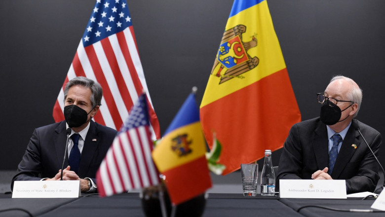 Ambasadorul SUA în Republica Moldova, Kent Logsdon, alături de secretarul de stat al SUA, Antony Blinken