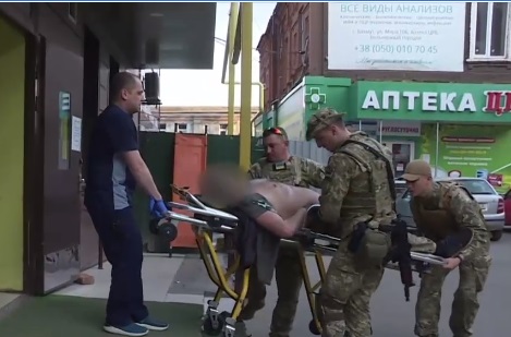 "Nu am mai văzut atâta tragedie". Imagini dintr-un spital din Donețk unde sunt aduși prima oară răniții de pe frontul de est