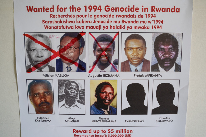 Cel mai căutat criminal de război din lume acuzat că ar fi supervizat comiterea genocidului din Rwanda a fost găsit (The Guardian)
