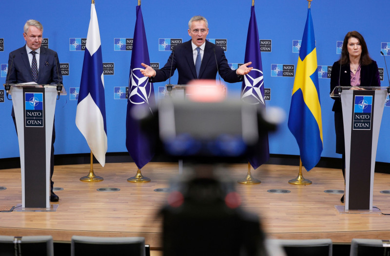 De ce Suedia și Finlanda nu sunt deja în NATO și cât de mult le vrea alianța