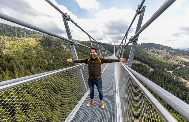 Otevreni nejdelsiho visuteho mostu na svete - Dolni Morava