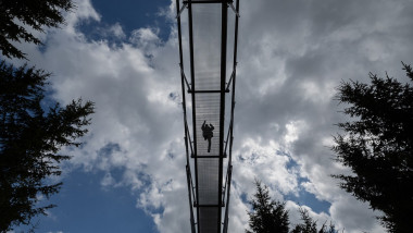 Cel mai lung pod pietonal suspendat din lume a fost inaugurat în Cehia.