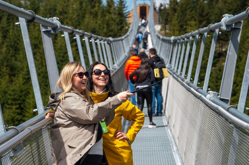 Dolni Morava, Czech Republic. 09th May, 2022. The world's longest suspension footbridge, Sky Bridge 721 in Dolni Morava, Czech Republic, May 9, 2022. Credit: Josef Vostarek/CTK Photo/Alamy Live News