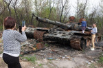 Makariv village, Kyiv region, Ukraine. 7th May, 2022. Two women and a girl are photographed near a destroyed Russian tank. Burned tanks of the Russian invaders near Makariv village, Kyiv region, Ukraine, May 7, 2022. Russia invaded Ukraine on 24 February