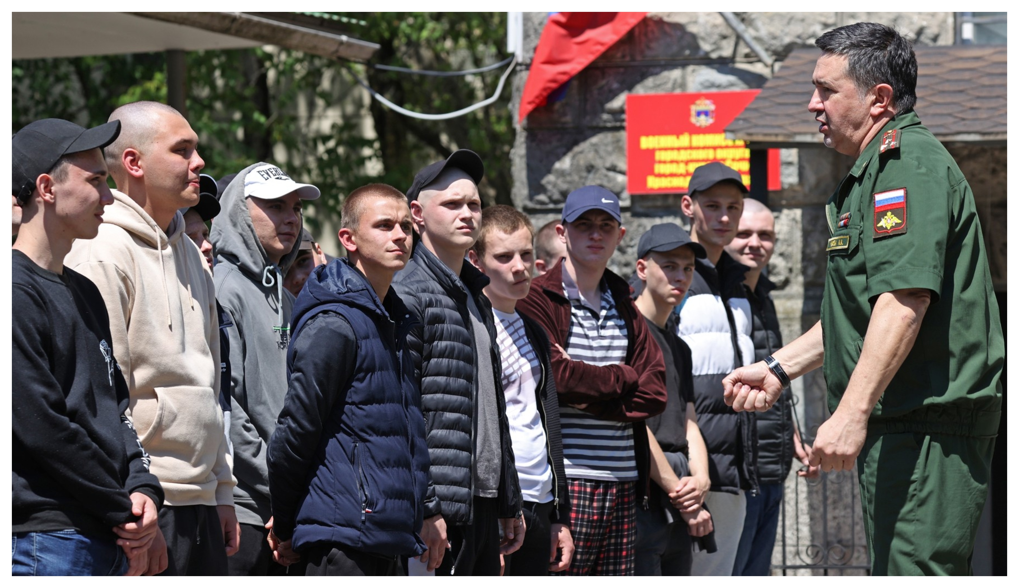 Pe măsură ce Putin rămâne fără soldați în Ucraina, rușii încearcă să-i recruteze la maratoane, concerte sau pe stradă