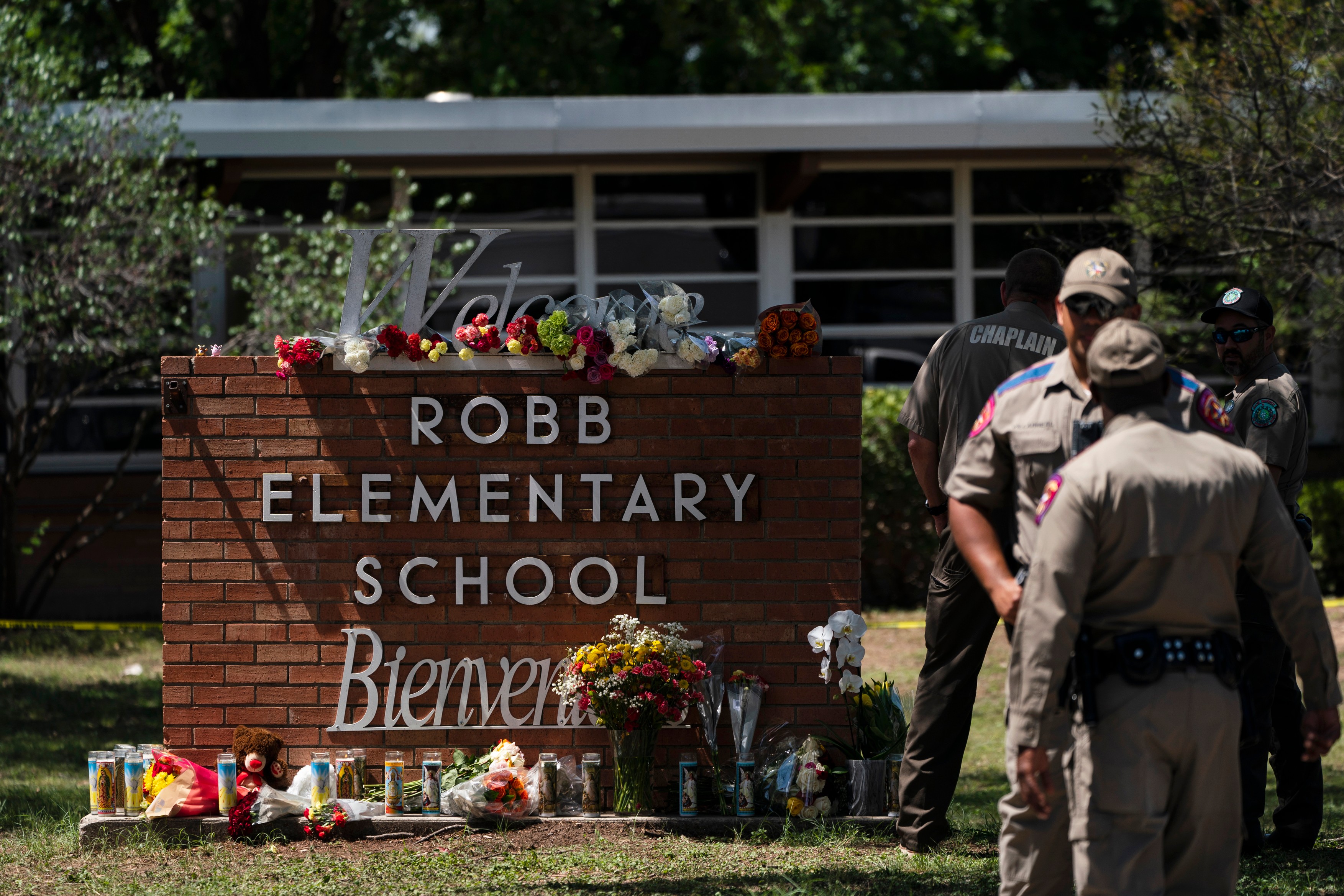 Atacatorul din Texas anuntase pe Facebook ca va ataca o scoala primara
