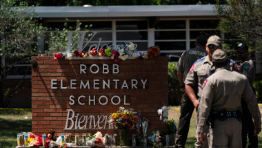 19 copii și doi adulți, uciși într-o școală din Texas