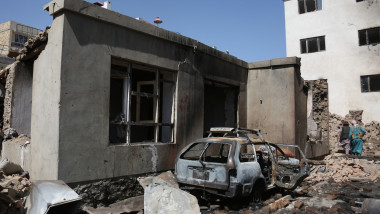 masina si casa distruse intr-un atentat din afganistan