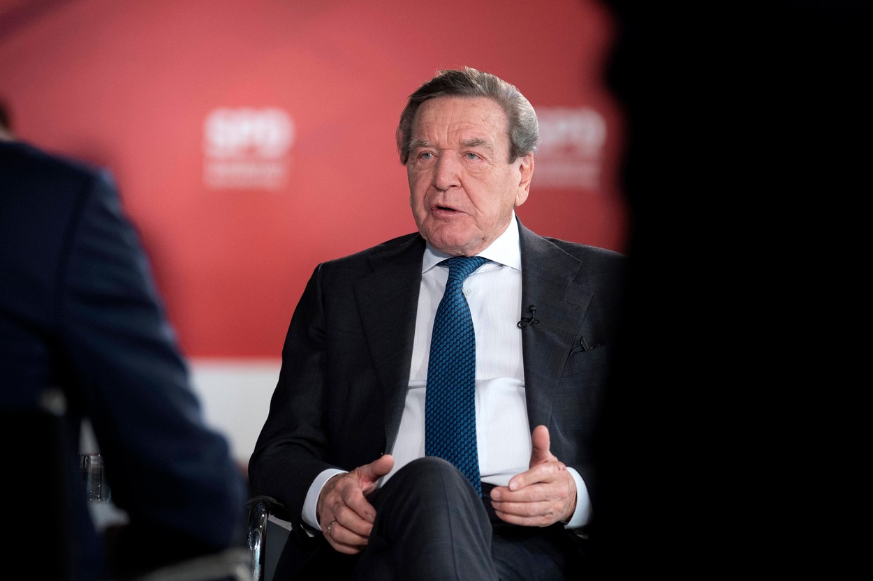 Gerhard Schröder a demisionat de la gigantul rus Rosneft, după ce parlamentarii germani i-au retras privilegiile