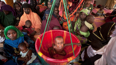 Femei și copii din regiunea Sahel