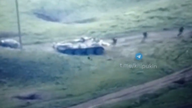 soldati rusi abandoneaza tancuri