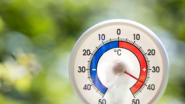 termometru care indica 40 de grade celsius