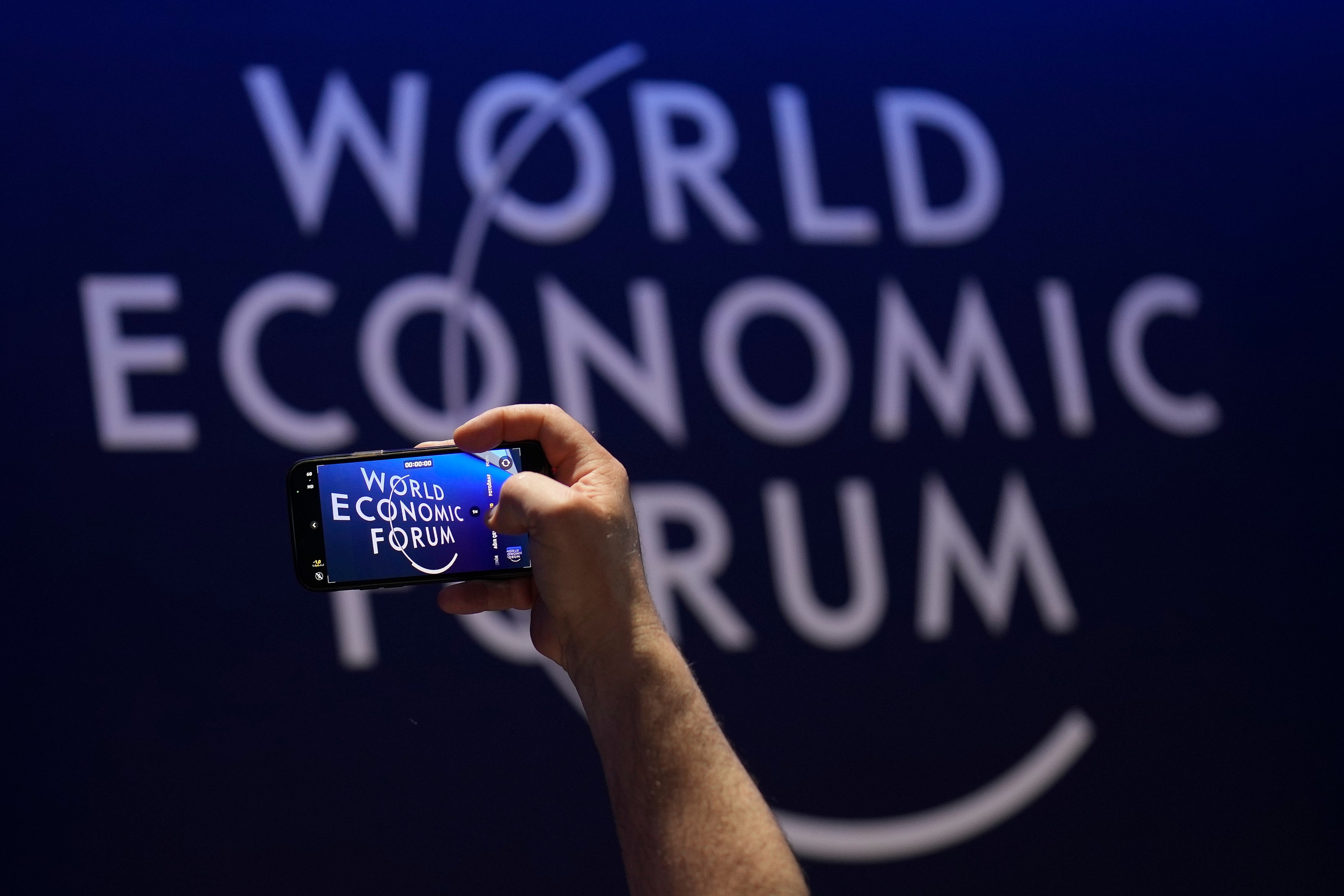 Forumul economic mondial revine la Davos după doi ani de pauză. Pe listă nu se află oficiali sau companii guvernamentale din Rusia