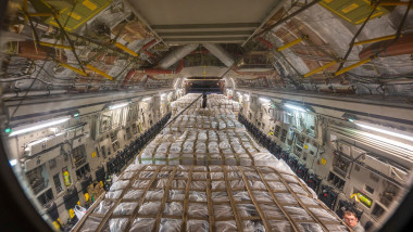Un avion plecat din Germania care transporta peste 31 de tone de lapte praf pentru bebeluşi destinat pieţei americane a aterizat în SUA