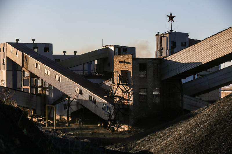 Cu războiul la doi pași de ei, minerii ucraineni continuă să își riște viața în subteranele din Donbas