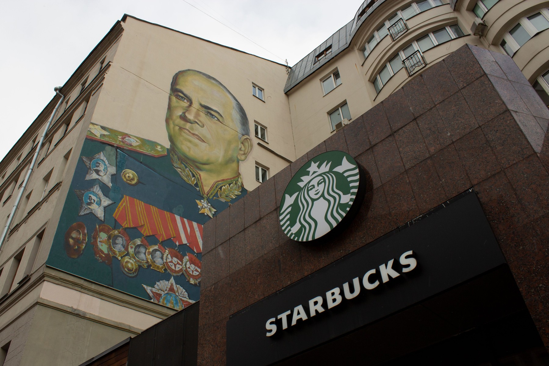 Starbucks anunță că părăsește Rusia după aproape 15 ani