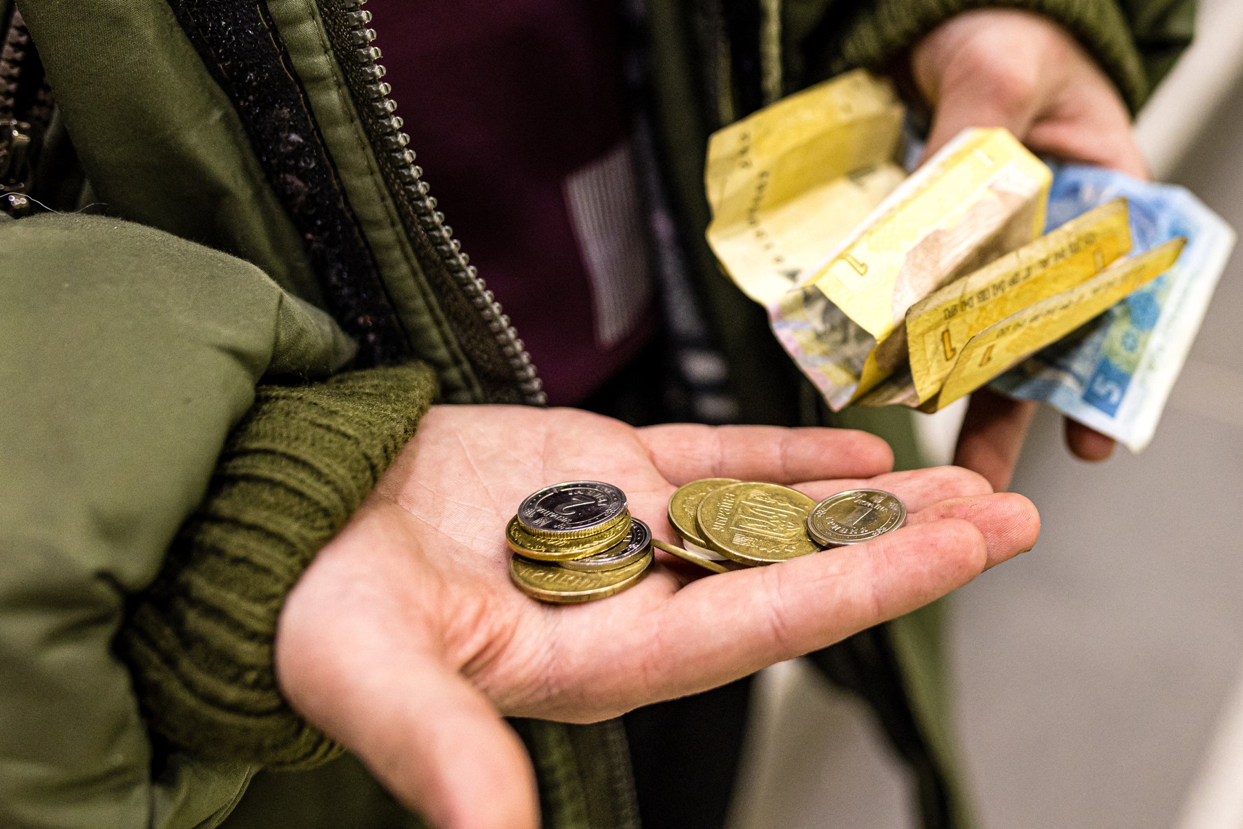 Invadatorii ruși au impus folosirea rublei ca monedă oficială în Herson-ul ocupat