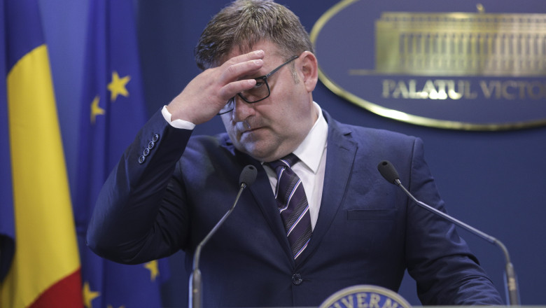 Marius Budai il ataca pe klaus iohannis